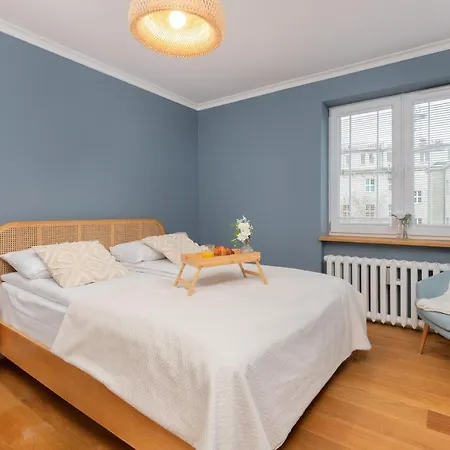 Cozy Pastel Two Bedroom In By Renters Apartament