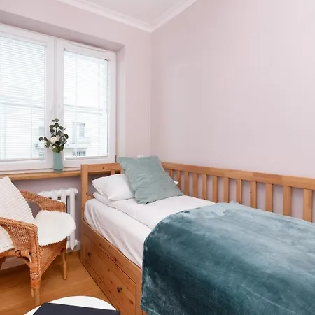 Cozy Pastel Two Bedroom In By Renters Apartament Gdynia