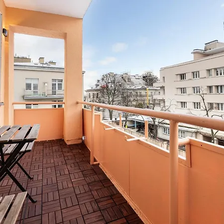 Cozy Pastel Two Bedroom In By Renters *