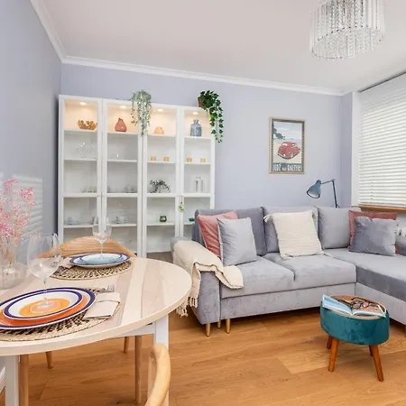 Cozy Pastel Two Bedroom In By Renters Apartament *