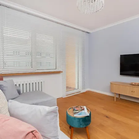 Cozy Pastel Two Bedroom In By Renters Gdynia