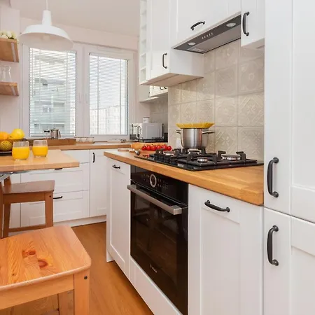 Апартаменты Cozy Pastel Two Bedroom In By Renters *