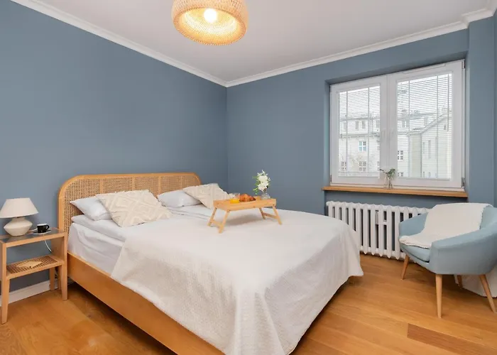 Cozy Pastel Two Bedroom In By Renters Lägenhet