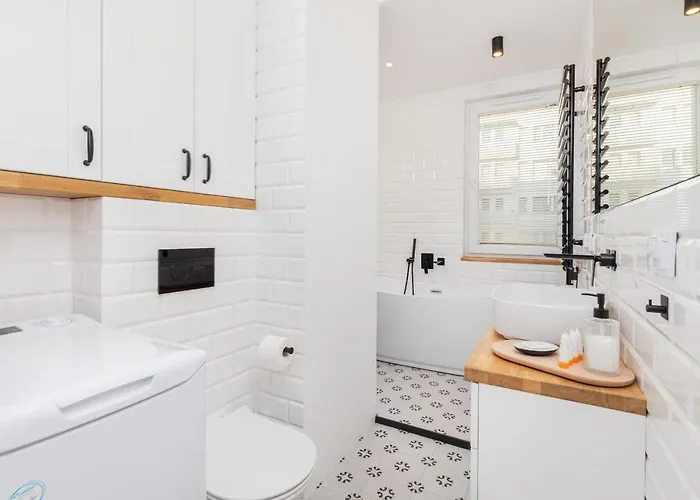 Cozy Pastel Two Bedroom In By Renters Lägenhet