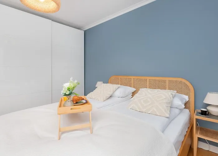 Cozy Pastel Two Bedroom In By Renters *