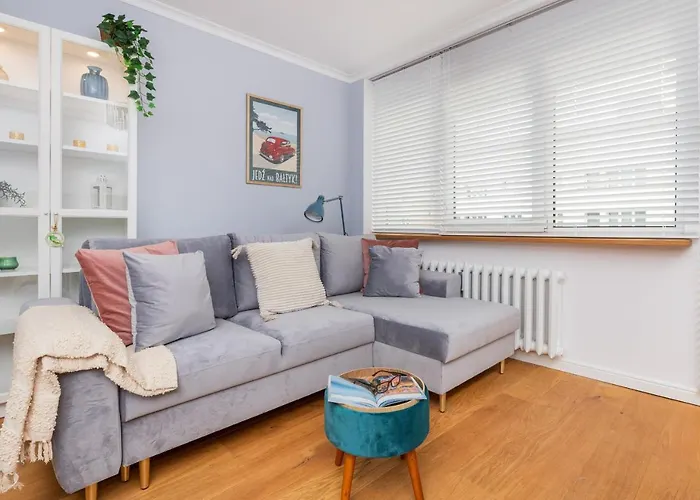 Cozy Pastel Two Bedroom In By Renters *