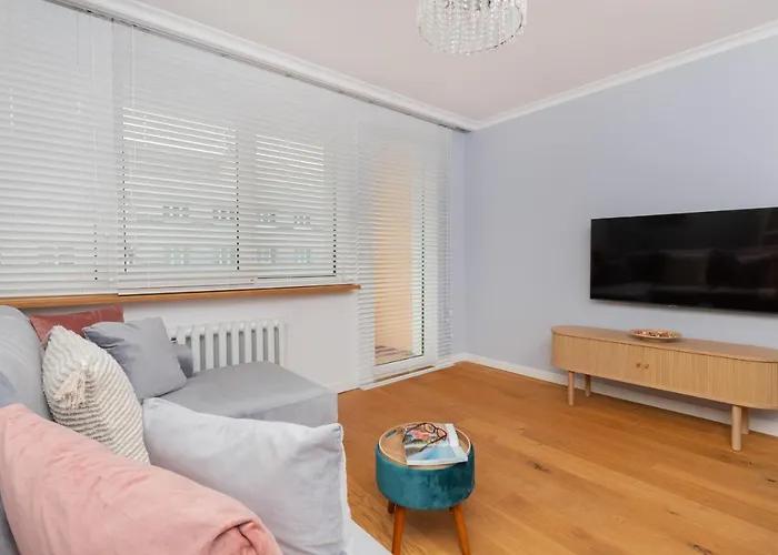 Cozy Pastel Two Bedroom In By Renters Gdynia